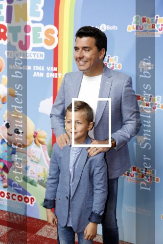 Amsterdam 1 mei 2022
Premiere 2 kleine kleutertjes bedacht door Jan Smit . Jan kwam met zijn vrouw Liza en kinderen Fem Emma en zoon Senn