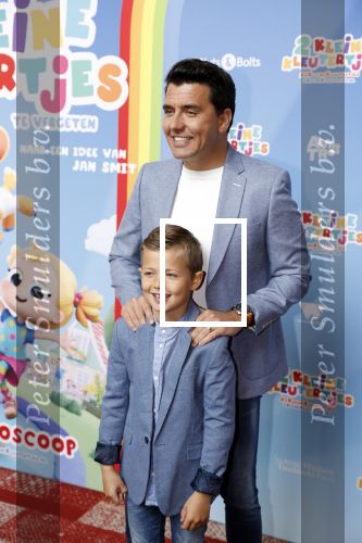 Amsterdam 1 mei 2022
Premiere 2 kleine kleutertjes bedacht door Jan Smit . Jan kwam met zijn vrouw Liza en kinderen Fem Emma en zoon Senn