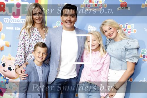 Amsterdam 1 mei 2022
Premiere 2 kleine kleutertjes bedacht door Jan Smit . Jan kwam met zijn vrouw Liza en kinderen Fem Emma en zoon Senn