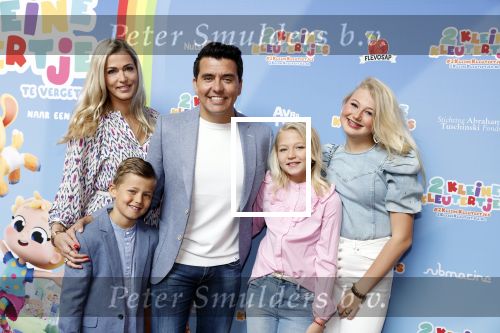 Amsterdam 1 mei 2022
Premiere 2 kleine kleutertjes bedacht door Jan Smit . Jan kwam met zijn vrouw Liza en kinderen Fem Emma en zoon Senn