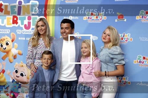Amsterdam 1 mei 2022
Premiere 2 kleine kleutertjes bedacht door Jan Smit . Jan kwam met zijn vrouw Liza en kinderen Fem Emma en zoon Senn