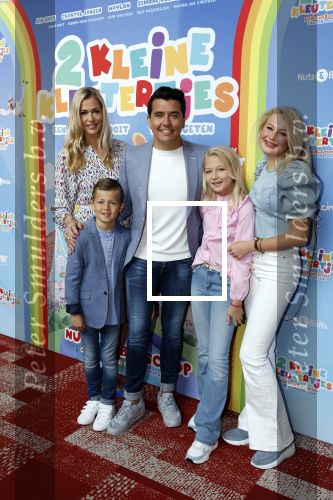 Amsterdam 1 mei 2022
Premiere 2 kleine kleutertjes bedacht door Jan Smit . Jan kwam met zijn vrouw Liza en kinderen Fem Emma en zoon Senn