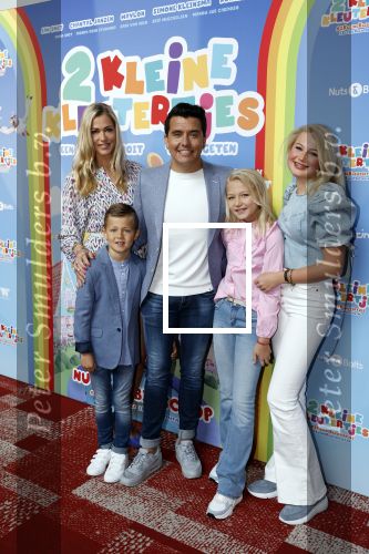 Amsterdam 1 mei 2022
Premiere 2 kleine kleutertjes bedacht door Jan Smit . Jan kwam met zijn vrouw Liza en kinderen Fem Emma en zoon Senn