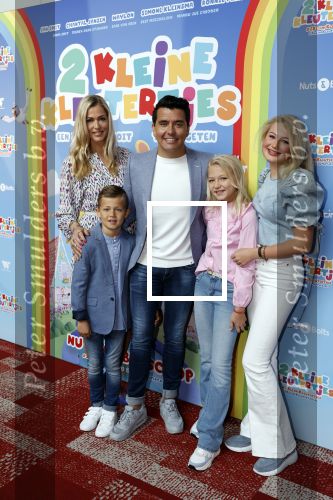 Amsterdam 1 mei 2022
Premiere 2 kleine kleutertjes bedacht door Jan Smit . Jan kwam met zijn vrouw Liza en kinderen Fem Emma en zoon Senn