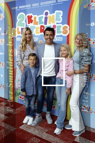 Amsterdam 1 mei 2022
Premiere 2 kleine kleutertjes bedacht door Jan Smit . Jan kwam met zijn vrouw Liza en kinderen Fem Emma en zoon Senn