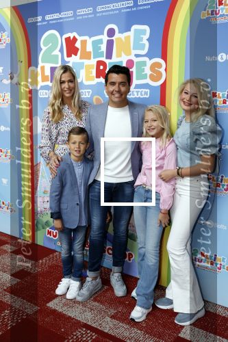 Amsterdam 1 mei 2022
Premiere 2 kleine kleutertjes bedacht door Jan Smit . Jan kwam met zijn vrouw Liza en kinderen Fem Emma en zoon Senn