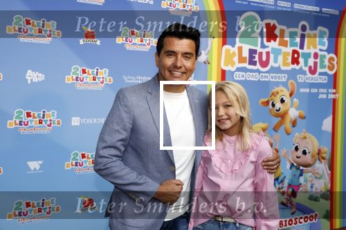 Amsterdam 1 mei 2022
Premiere 2 kleine kleutertjes bedacht door Jan Smit . Jan kwam met zijn vrouw Liza en kinderen Fem Emma en zoon Senn