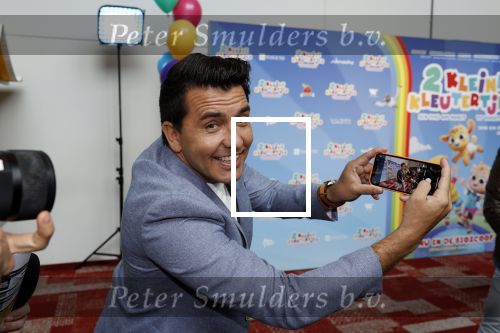 Amsterdam 1 mei 2022
Premiere 2 kleine kleutertjes bedacht door Jan Smit . Jan kwam met zijn vrouw Liza en kinderen Fem Emma en zoon Senn