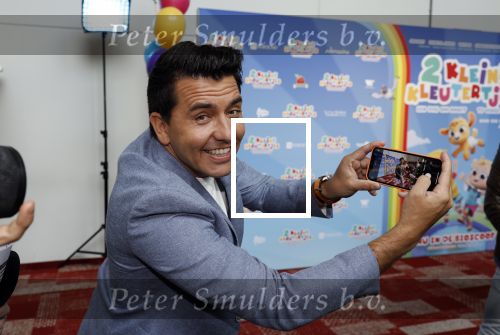 Amsterdam 1 mei 2022
Premiere 2 kleine kleutertjes bedacht door Jan Smit . Jan kwam met zijn vrouw Liza en kinderen Fem Emma en zoon Senn