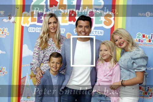 Amsterdam 1 mei 2022
Premiere 2 kleine kleutertjes bedacht door Jan Smit . Jan kwam met zijn vrouw Liza en kinderen Fem Emma en zoon Senn