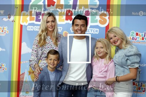 Amsterdam 1 mei 2022
Premiere 2 kleine kleutertjes bedacht door Jan Smit . Jan kwam met zijn vrouw Liza en kinderen Fem Emma en zoon Senn