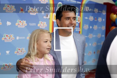 Amsterdam 1 mei 2022
Premiere 2 kleine kleutertjes bedacht door Jan Smit . Jan kwam met zijn vrouw Liza en kinderen Fem Emma en zoon Senn