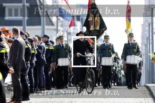 Maastricht 27 april 2022
Koningsdag wordt dit jaar in Maastricht gevierd . Aanwezig Koning Willem Alexander Koningin Maxima Prinses Amalia Prinses Alexia Prinses Ariane Prins Constantijn Prinses Laurentien Prins Maurits Prinses Marilene Prins Bernhard Prinses Annette Prins Floris Prinses Aimee Prins Pieter Christiaan en Prinses Annette. Joes Brauers van Dagboek van een herdershond