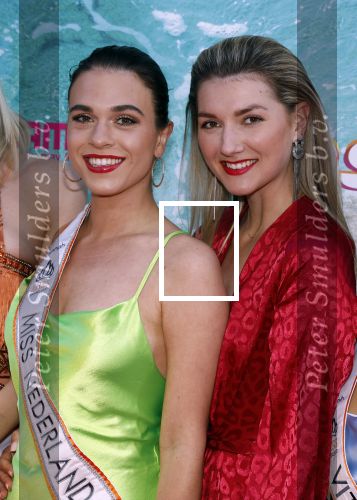 Amsterdam 20 april 2022
Premiere Costa in Tuschinski. Castleden oa , Katja Schuurman Abbey Hoes Soy Kroon Stephanie v Eer Oscar Aerts Sinan Eroglu Roeland Fernhout Tina de Bruin en Lisa Zweerman . De regisseur is Jon Karhaus en Diederik Jekel heeft het script geschreven.