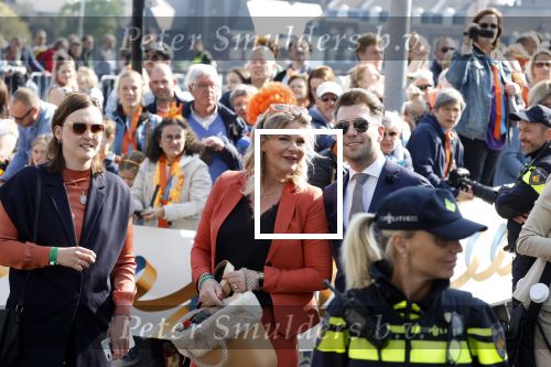 Maastricht 27 april 2022
Koningsdag wordt dit jaar in Maastricht gevierd . Aanwezig Koning Willem Alexander Koningin Maxima Prinses Amalia Prinses Alexia Prinses Ariane Prins Constantijn Prinses Laurentien Prins Maurits Prinses Marilene Prins Bernhard Prinses Annette Prins Floris Prinses Aimee Prins Pieter Christiaan en Prinses Annette. Justine Marcella en Rick evers