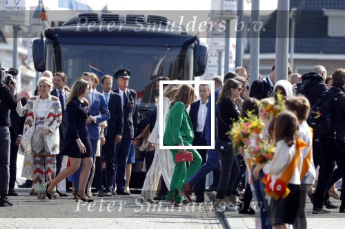 Maastricht 27 april 2022
Koningsdag wordt dit jaar in Maastricht gevierd . Aanwezig Koning Willem Alexander Koningin Maxima Prinses Amalia Prinses Alexia Prinses Ariane Prins Constantijn Prinses Laurentien Prins Maurits Prinses Marilene Prins Bernhard Prinses Annette Prins Floris Prinses Aimee Prins Pieter Christiaan en Prinses Annette.
