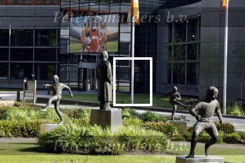 Zeist 13 mei 2022
Beelden van div grootheden uit de nedelandse voetbalgeschiedenis. Oa Ruud Gullit Johan Cruijff Edwin v d Sar Willem v Hanegem en Rinus Michels op de KNVB Campus