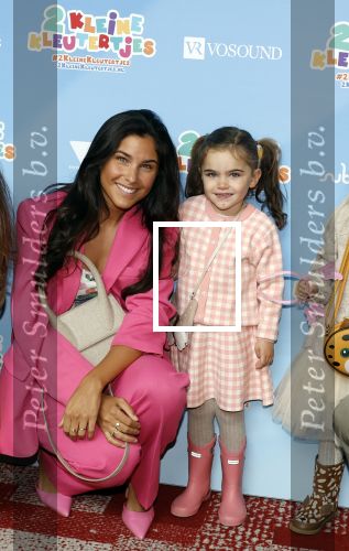 Amsterdam 1 mei 2022
Premiere 2 kleine kleutertjes bedacht door Jan Smit .
Kae Sutherland met dochter en vriendinnen