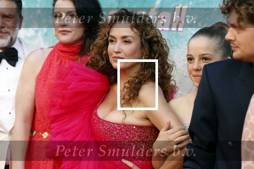 Amsterdam 20 april 2022
Premiere Costa in Tuschinski. Castleden oa , Katja Schuurman Abbey Hoes Soy Kroon Stephanie v Eer Oscar Aerts Sinan Eroglu Roeland Fernhout Tina de Bruin en Lisa Zweerman . De regisseur is Jon Karhaus en Diederik Jekel heeft het script geschreven.
