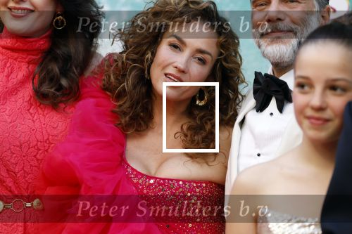 Amsterdam 20 april 2022
Premiere Costa in Tuschinski. Castleden oa , Katja Schuurman Abbey Hoes Soy Kroon Stephanie v Eer Oscar Aerts Sinan Eroglu Roeland Fernhout Tina de Bruin en Lisa Zweerman . De regisseur is Jon Karhaus en Diederik Jekel heeft het script geschreven.