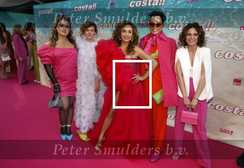 Amsterdam 20 april 2022
Premiere Costa in Tuschinski. Castleden oa , Katja Schuurman Abbey Hoes Soy Kroon Stephanie v Eer Oscar Aerts Sinan Eroglu Roeland Fernhout Tina de Bruin en Lisa Zweerman . De regisseur is Jon Karhaus en Diederik Jekel heeft het script geschreven.