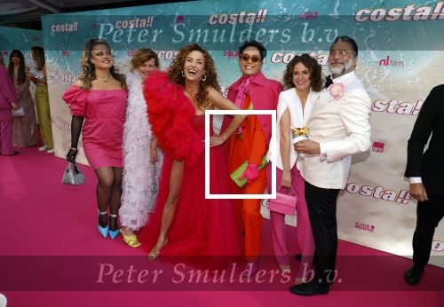 Amsterdam 20 april 2022
Premiere Costa in Tuschinski. Castleden oa , Katja Schuurman Abbey Hoes Soy Kroon Stephanie v Eer Oscar Aerts Sinan Eroglu Roeland Fernhout Tina de Bruin en Lisa Zweerman . De regisseur is Jon Karhaus en Diederik Jekel heeft het script geschreven.