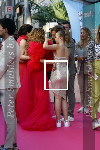 Amsterdam 20 april 2022
Premiere Costa in Tuschinski. Castleden oa , Katja Schuurman Abbey Hoes Soy Kroon Stephanie v Eer Oscar Aerts Sinan Eroglu Roeland Fernhout Tina de Bruin en Lisa Zweerman . De regisseur is Jon Karhaus en Diederik Jekel heeft het script geschreven.