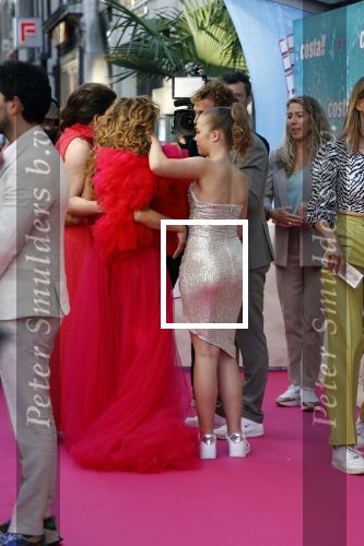 Amsterdam 20 april 2022
Premiere Costa in Tuschinski. Castleden oa , Katja Schuurman Abbey Hoes Soy Kroon Stephanie v Eer Oscar Aerts Sinan Eroglu Roeland Fernhout Tina de Bruin en Lisa Zweerman . De regisseur is Jon Karhaus en Diederik Jekel heeft het script geschreven.