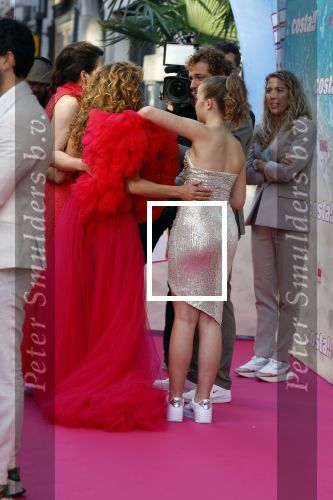 Amsterdam 20 april 2022
Premiere Costa in Tuschinski. Castleden oa , Katja Schuurman Abbey Hoes Soy Kroon Stephanie v Eer Oscar Aerts Sinan Eroglu Roeland Fernhout Tina de Bruin en Lisa Zweerman . De regisseur is Jon Karhaus en Diederik Jekel heeft het script geschreven.