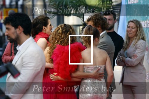 Amsterdam 20 april 2022
Premiere Costa in Tuschinski. Castleden oa , Katja Schuurman Abbey Hoes Soy Kroon Stephanie v Eer Oscar Aerts Sinan Eroglu Roeland Fernhout Tina de Bruin en Lisa Zweerman . De regisseur is Jon Karhaus en Diederik Jekel heeft het script geschreven.