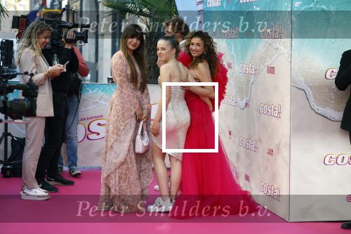 Amsterdam 20 april 2022
Premiere Costa in Tuschinski. Castleden oa , Katja Schuurman Abbey Hoes Soy Kroon Stephanie v Eer Oscar Aerts Sinan Eroglu Roeland Fernhout Tina de Bruin en Lisa Zweerman . De regisseur is Jon Karhaus en Diederik Jekel heeft het script geschreven.