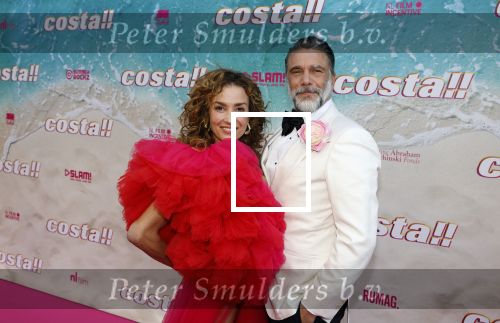 Amsterdam 20 april 2022
Premiere Costa in Tuschinski. Castleden oa , Katja Schuurman Abbey Hoes Soy Kroon Stephanie v Eer Oscar Aerts Sinan Eroglu Roeland Fernhout Tina de Bruin en Lisa Zweerman . De regisseur is Jon Karhaus en Diederik Jekel heeft het script geschreven.