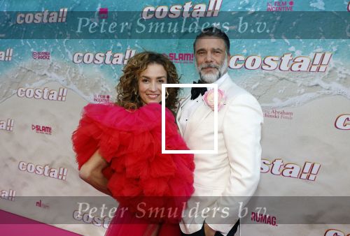 Amsterdam 20 april 2022
Premiere Costa in Tuschinski. Castleden oa , Katja Schuurman Abbey Hoes Soy Kroon Stephanie v Eer Oscar Aerts Sinan Eroglu Roeland Fernhout Tina de Bruin en Lisa Zweerman . De regisseur is Jon Karhaus en Diederik Jekel heeft het script geschreven.