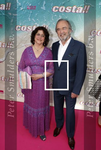 Amsterdam 20 april 2022
Premiere Costa in Tuschinski. Castleden oa , Katja Schuurman Abbey Hoes Soy Kroon Stephanie v Eer Oscar Aerts Sinan Eroglu Roeland Fernhout Tina de Bruin en Lisa Zweerman . De regisseur is Jon Karhaus en Diederik Jekel heeft het script geschreven. Katja Schuurman haar ouders