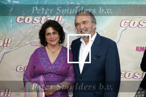Amsterdam 20 april 2022
Premiere Costa in Tuschinski. Castleden oa , Katja Schuurman Abbey Hoes Soy Kroon Stephanie v Eer Oscar Aerts Sinan Eroglu Roeland Fernhout Tina de Bruin en Lisa Zweerman . De regisseur is Jon Karhaus en Diederik Jekel heeft het script geschreven. Katja Schuurman haar ouders