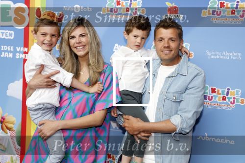 Amsterdam 1 mei 2022
Premiere 2 kleine kleutertjes bedacht door Jan Smit .
Jaap Reesema en Kim Kotter kwam met hun 2 zoons