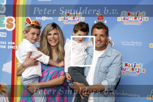 Amsterdam 1 mei 2022
Premiere 2 kleine kleutertjes bedacht door Jan Smit .
Jaap Reesema en Kim Kotter kwam met hun 2 zoons