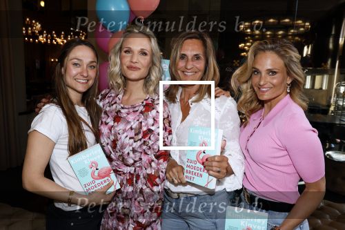 Amsterdam 20 april 2022
Boekpresentatie van Kimberley Klaver bij Dutchess.
Kimberley met haar zussen Melody en Stephanie en haar moeder Patricia Klaver