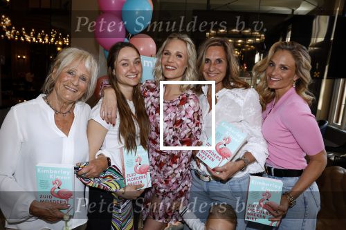 Amsterdam 20 april 2022
Boekpresentatie van Kimberley Klaver bij Dutchess.
Kimberley met haar zussen Melody en Stephanie en haar moeder Patricia Klaver