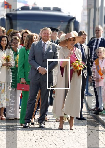 Maastricht 27 april 2022
Koningsdag wordt dit jaar in Maastricht gevierd . Aanwezig Koning Willem Alexander Koningin Maxima Prinses Amalia Prinses Alexia Prinses Ariane Prins Constantijn Prinses Laurentien Prins Maurits Prinses Marilene Prins Bernhard Prinses Annette Prins Floris Prinses Aimee Prins Pieter Christiaan en Prinses Annette.