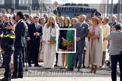 Maastricht 27 april 2022
Koningsdag wordt dit jaar in Maastricht gevierd . Aanwezig Koning Willem Alexander Koningin Maxima Prinses Amalia Prinses Alexia Prinses Ariane Prins Constantijn Prinses Laurentien Prins Maurits Prinses Marilene Prins Bernhard Prinses Annette Prins Floris Prinses Aimee Prins Pieter Christiaan en Prinses Annette.