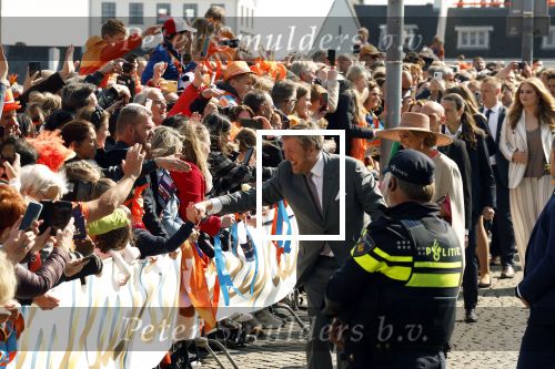 Maastricht 27 april 2022
Koningsdag wordt dit jaar in Maastricht gevierd . Aanwezig Koning Willem Alexander Koningin Maxima Prinses Amalia Prinses Alexia Prinses Ariane Prins Constantijn Prinses Laurentien Prins Maurits Prinses Marilene Prins Bernhard Prinses Annette Prins Floris Prinses Aimee Prins Pieter Christiaan en Prinses Annette.