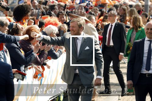 Maastricht 27 april 2022
Koningsdag wordt dit jaar in Maastricht gevierd . Aanwezig Koning Willem Alexander Koningin Maxima Prinses Amalia Prinses Alexia Prinses Ariane Prins Constantijn Prinses Laurentien Prins Maurits Prinses Marilene Prins Bernhard Prinses Annette Prins Floris Prinses Aimee Prins Pieter Christiaan en Prinses Annette.