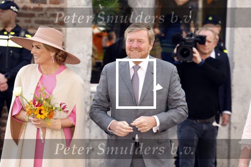 Maastricht 27 april 2022
Koningsdag wordt dit jaar in Maastricht gevierd . Aanwezig Koning Willem Alexander Koningin Maxima Prinses Amalia Prinses Alexia Prinses Ariane Prins Constantijn Prinses Laurentien Prins Maurits Prinses Marilene Prins Bernhard Prinses Annette Prins Floris Prinses Aimee Prins Pieter Christiaan en Prinses Annette.