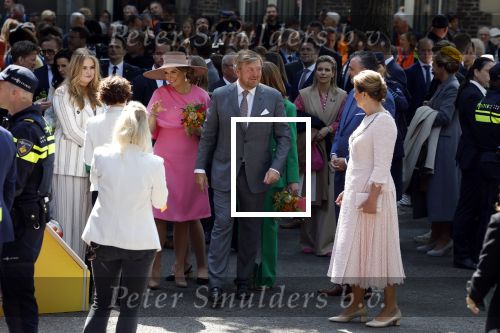 Maastricht 27 april 2022
Koningsdag wordt dit jaar in Maastricht gevierd . Aanwezig Koning Willem Alexander Koningin Maxima Prinses Amalia Prinses Alexia Prinses Ariane Prins Constantijn Prinses Laurentien Prins Maurits Prinses Marilene Prins Bernhard Prinses Annette Prins Floris Prinses Aimee Prins Pieter Christiaan en Prinses Annette.