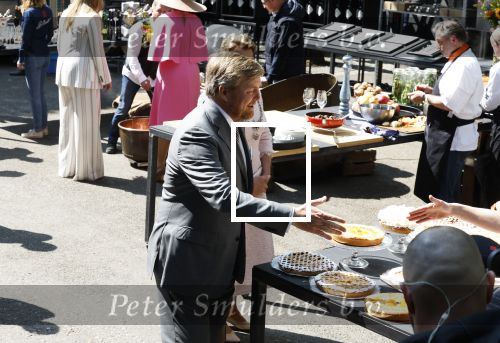 Maastricht 27 april 2022
Koningsdag wordt dit jaar in Maastricht gevierd . Aanwezig Koning Willem Alexander Koningin Maxima Prinses Amalia Prinses Alexia Prinses Ariane Prins Constantijn Prinses Laurentien Prins Maurits Prinses Marilene Prins Bernhard Prinses Annette Prins Floris Prinses Aimee Prins Pieter Christiaan en Prinses Annette.