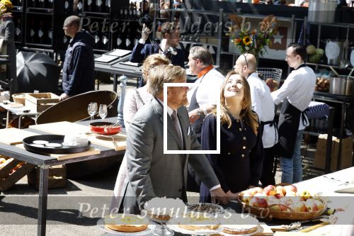 Maastricht 27 april 2022
Koningsdag wordt dit jaar in Maastricht gevierd . Aanwezig Koning Willem Alexander Koningin Maxima Prinses Amalia Prinses Alexia Prinses Ariane Prins Constantijn Prinses Laurentien Prins Maurits Prinses Marilene Prins Bernhard Prinses Annette Prins Floris Prinses Aimee Prins Pieter Christiaan en Prinses Annette.