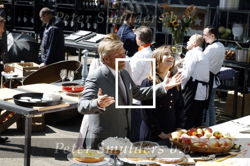 Maastricht 27 april 2022
Koningsdag wordt dit jaar in Maastricht gevierd . Aanwezig Koning Willem Alexander Koningin Maxima Prinses Amalia Prinses Alexia Prinses Ariane Prins Constantijn Prinses Laurentien Prins Maurits Prinses Marilene Prins Bernhard Prinses Annette Prins Floris Prinses Aimee Prins Pieter Christiaan en Prinses Annette.