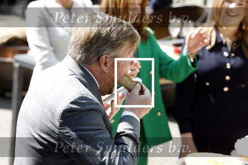 Maastricht 27 april 2022
Koningsdag wordt dit jaar in Maastricht gevierd . Aanwezig Koning Willem Alexander Koningin Maxima Prinses Amalia Prinses Alexia Prinses Ariane Prins Constantijn Prinses Laurentien Prins Maurits Prinses Marilene Prins Bernhard Prinses Annette Prins Floris Prinses Aimee Prins Pieter Christiaan en Prinses Annette.