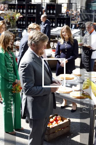 Maastricht 27 april 2022
Koningsdag wordt dit jaar in Maastricht gevierd . Aanwezig Koning Willem Alexander Koningin Maxima Prinses Amalia Prinses Alexia Prinses Ariane Prins Constantijn Prinses Laurentien Prins Maurits Prinses Marilene Prins Bernhard Prinses Annette Prins Floris Prinses Aimee Prins Pieter Christiaan en Prinses Annette.